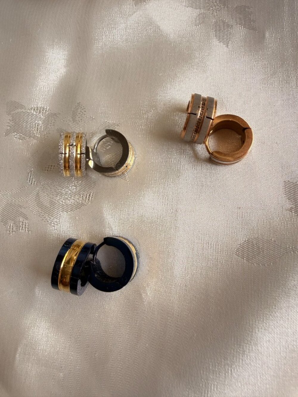 Set Of 4 Stainless Steel Hinged Hoop Cuff Earrings - Gold, Silver & Blue - Picture 3 of 8